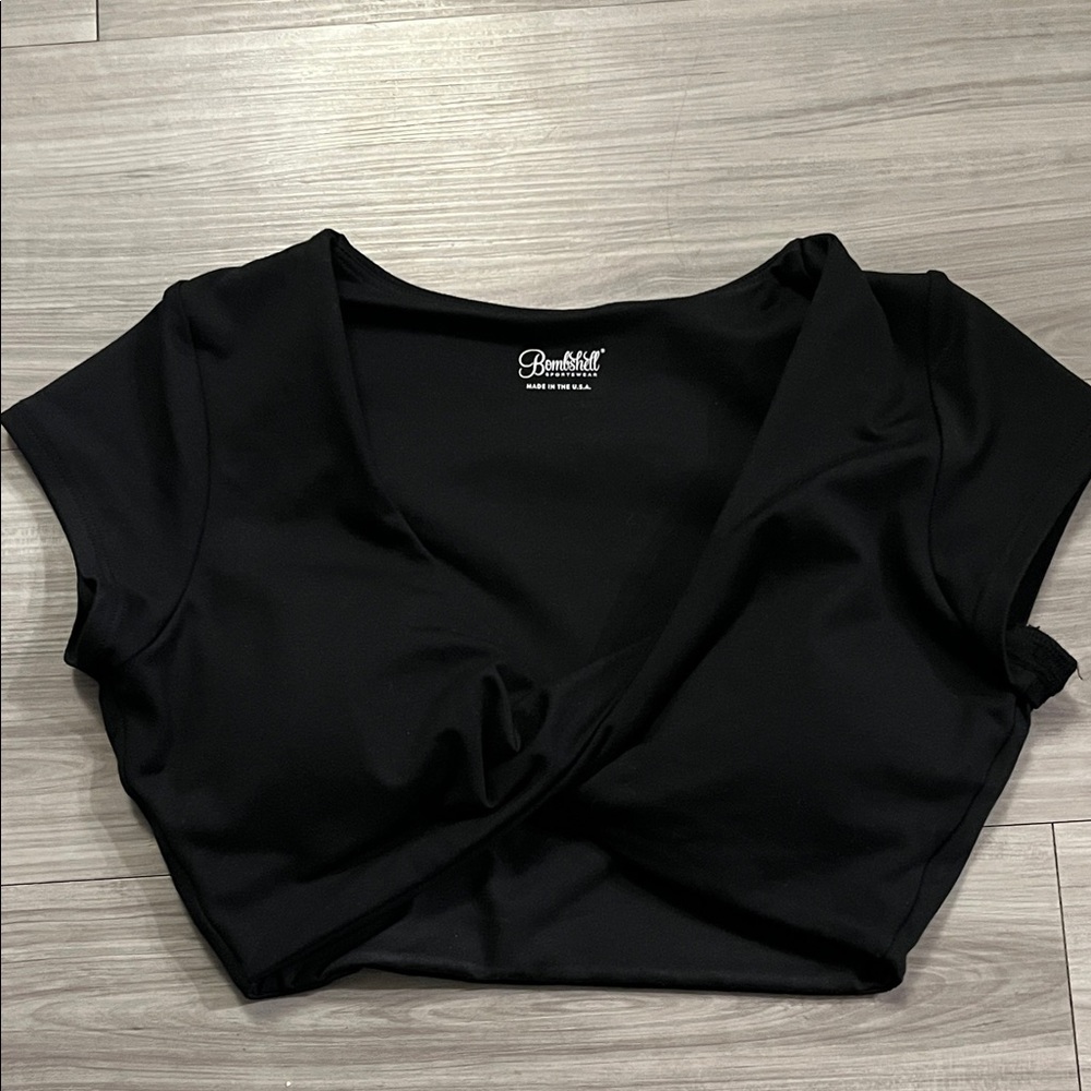Bombshell sportswear 
Twist front cropped shirt